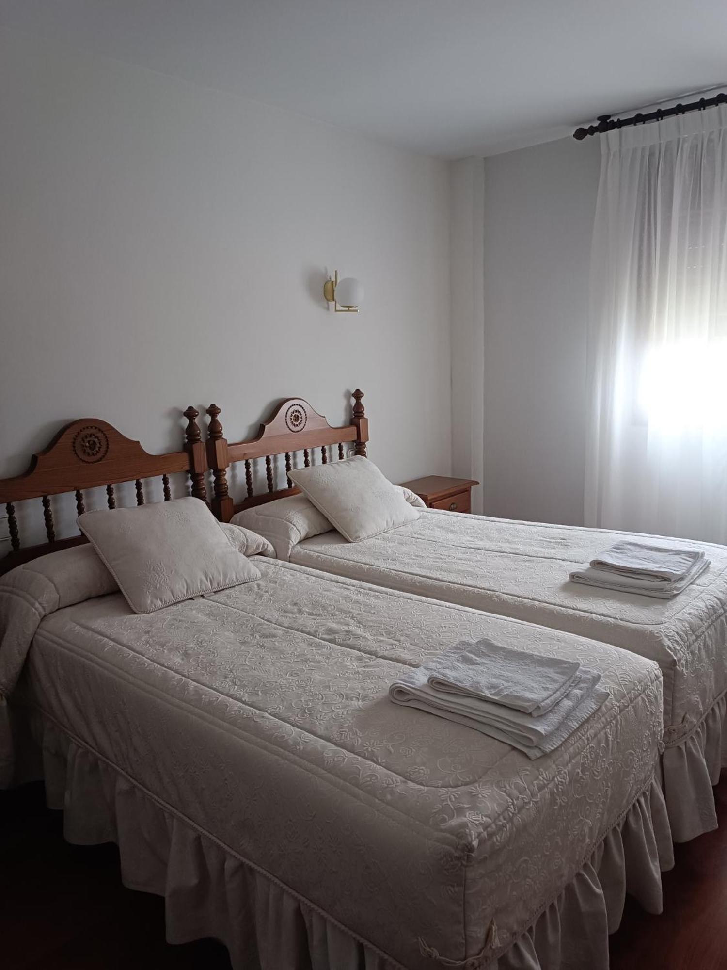 Montanes Hotel Santillana del Mar Bagian luar foto