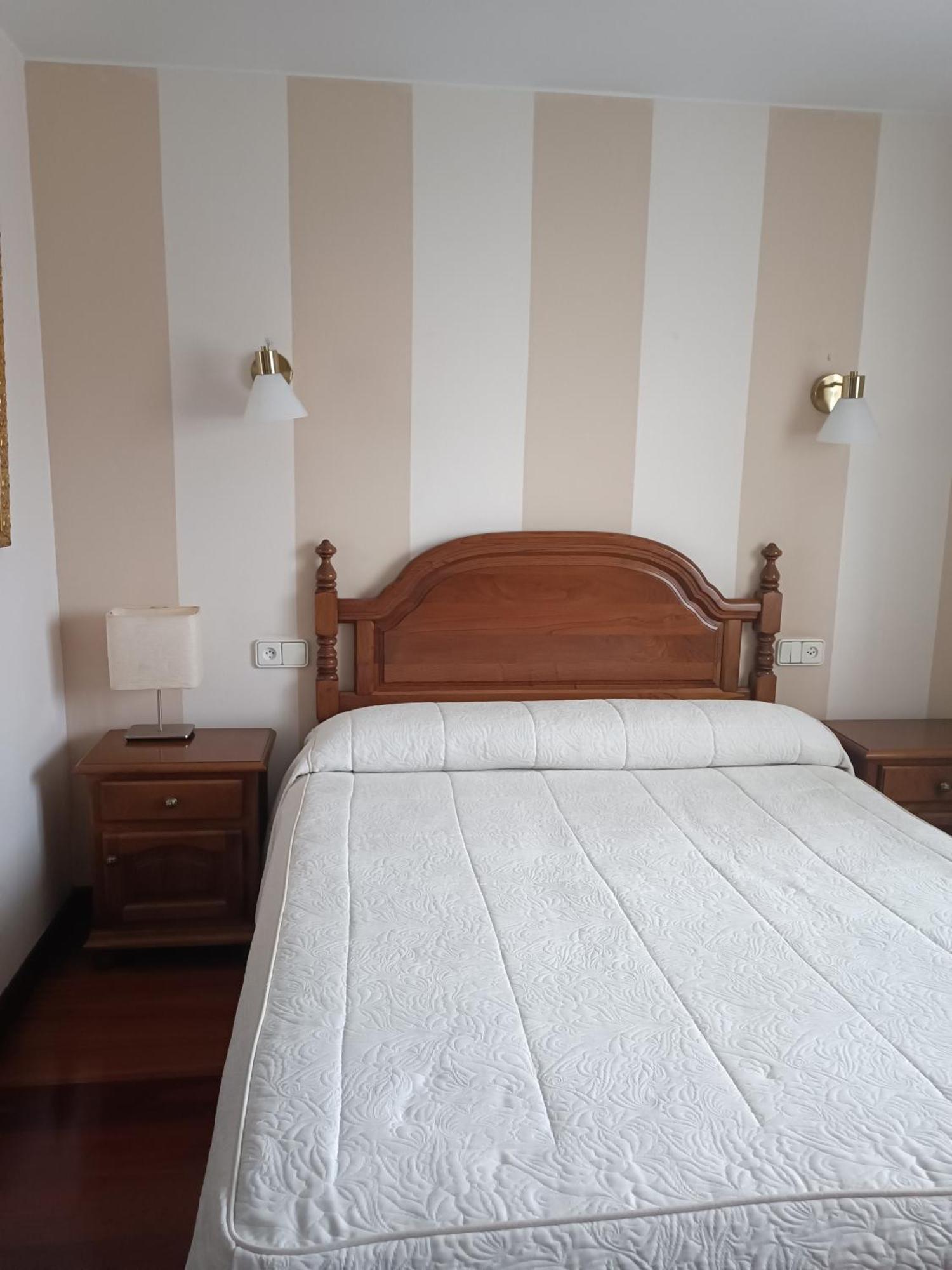 Montanes Hotel Santillana del Mar Bagian luar foto