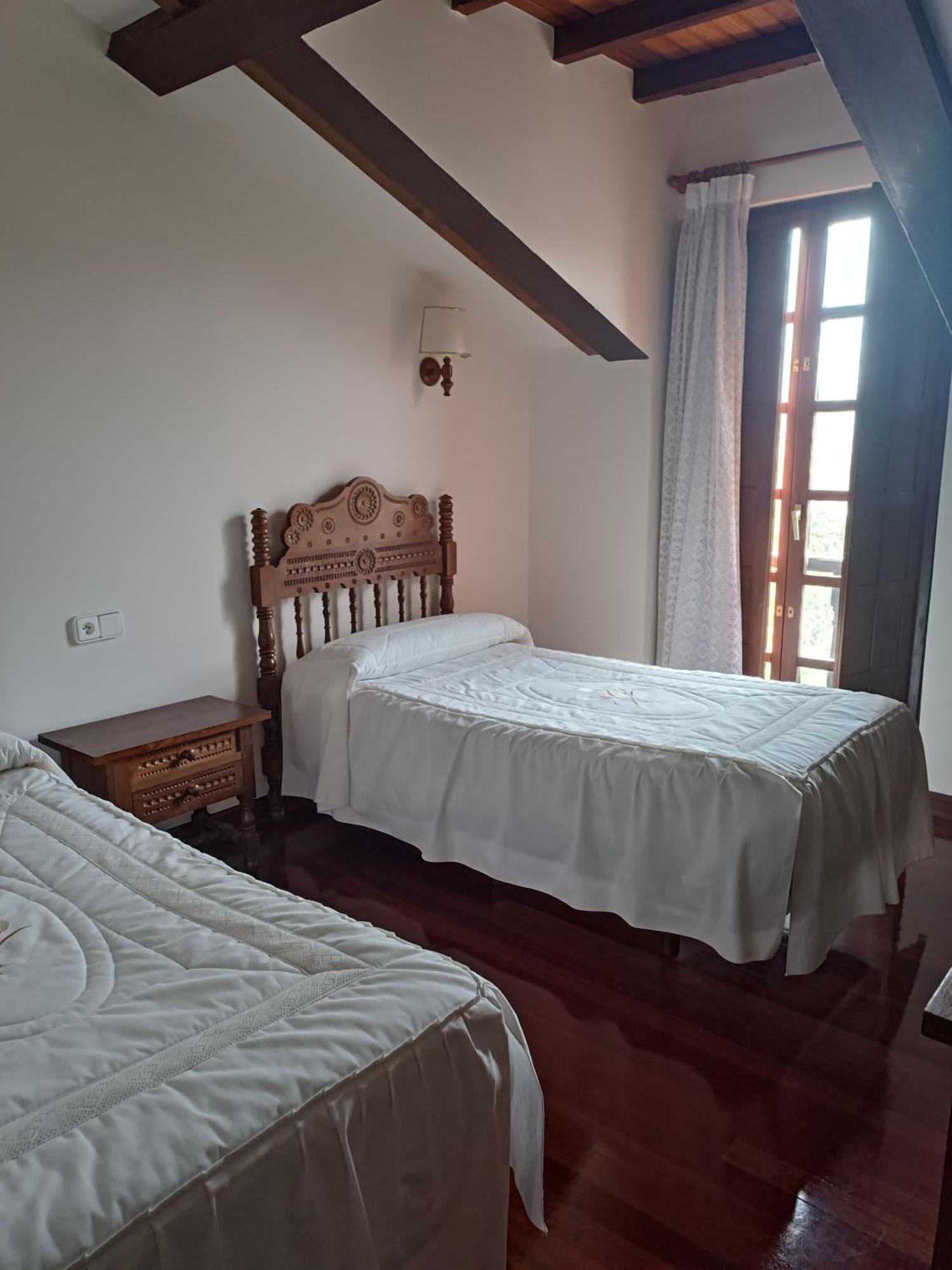 Montanes Hotel Santillana del Mar Bagian luar foto