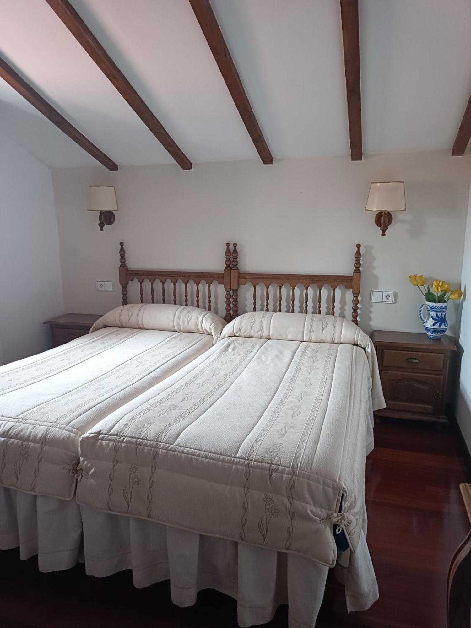 Montanes Hotel Santillana del Mar Bagian luar foto